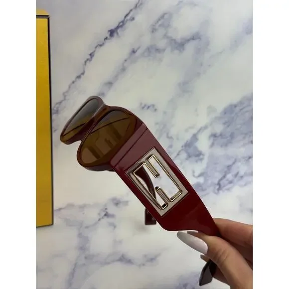 NEW Fendi FE40109I Burgundy Baguette Sunglasses